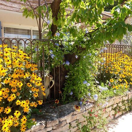 Les Hauts D'Eyragues Gite Reverie Meuble Classe 4 Etoiles Ngoại thất bức ảnh