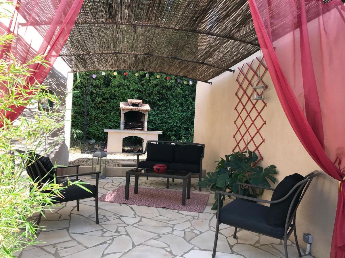 Les Hauts D'Eyragues Gite Reverie Meuble Classe 4 Etoiles Ngoại thất bức ảnh
